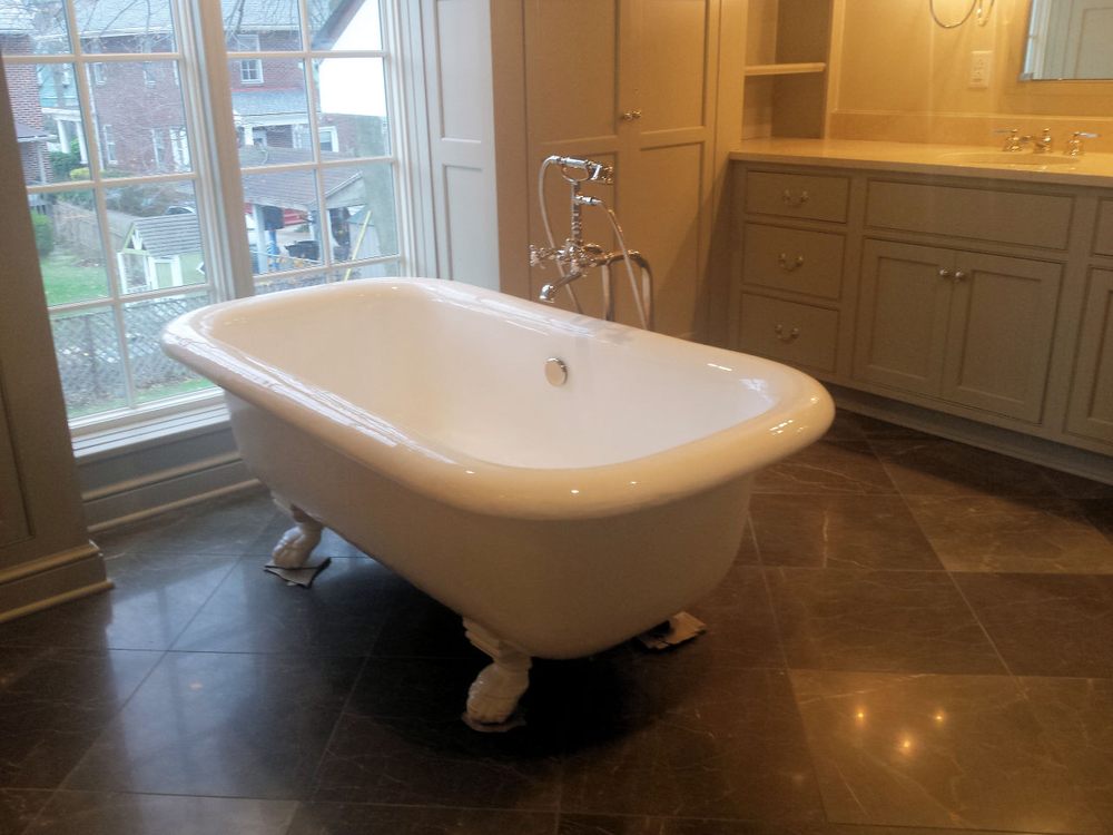 Cast-iron, steely or acrylic tubs: which model is the best decision for your washroom?