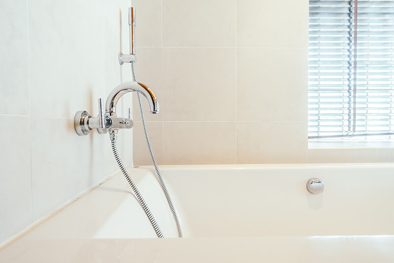 Ceramic tile for bathroom decoration: is such material really the best suitable one?