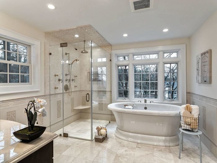 Acrylic tubs: elegant and cheap but not firm enough. To buy or not to buy