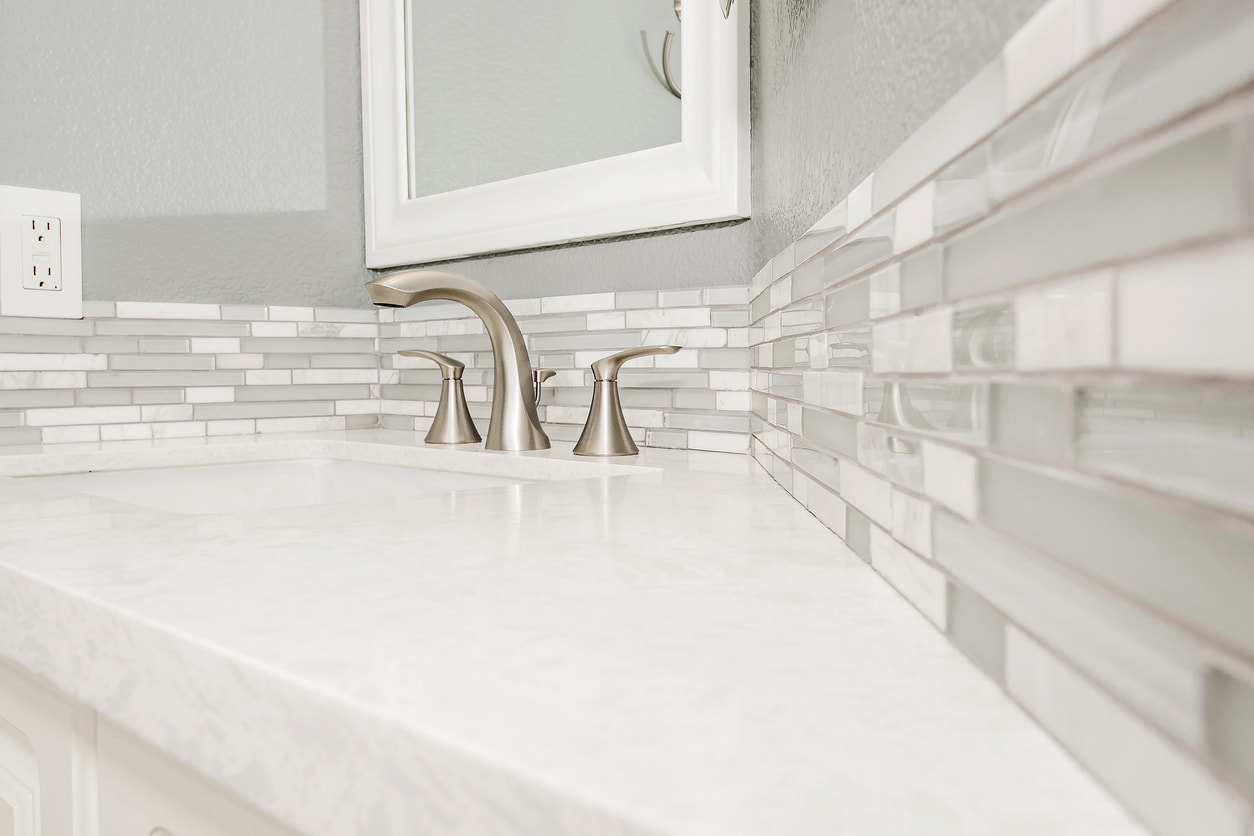 Solving the Problem of Fiberglass Tub Damages: The Best Alternative for Replacement