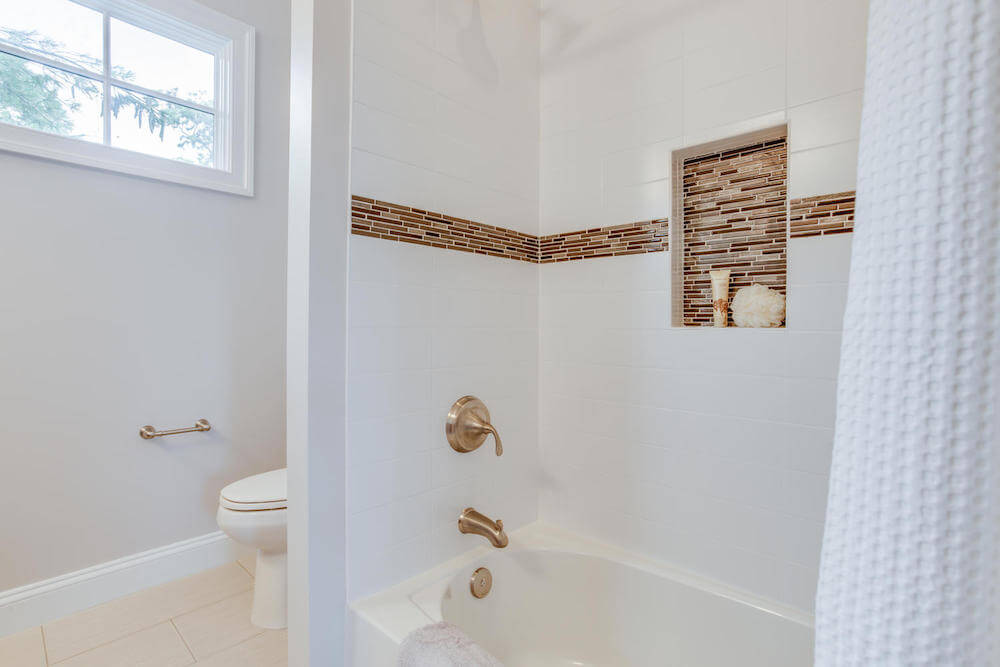 A washroom with a window: crazy idea or pleasant bonus?