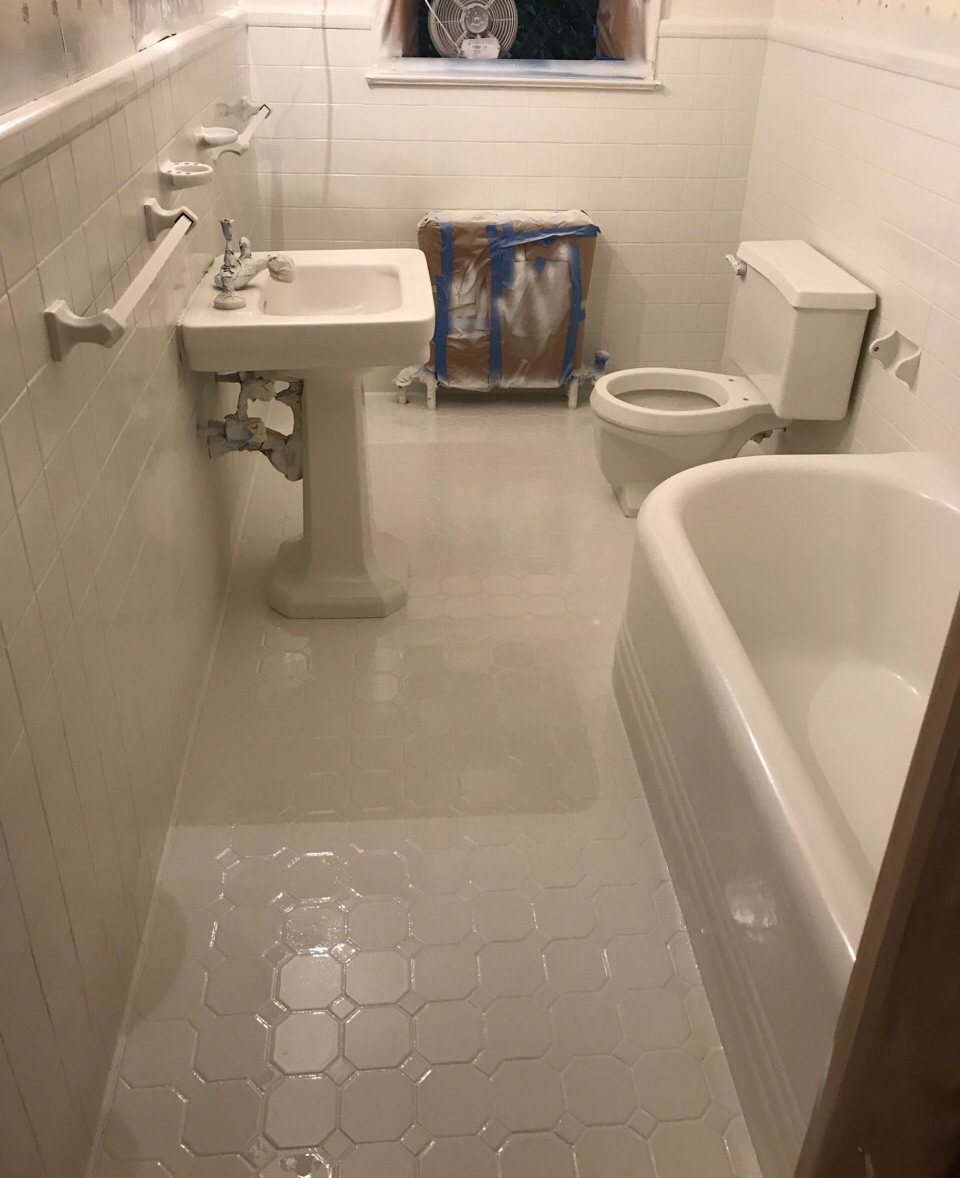 Fiberglass bathtubs: firm, elegant but expensive: main advantages of such models