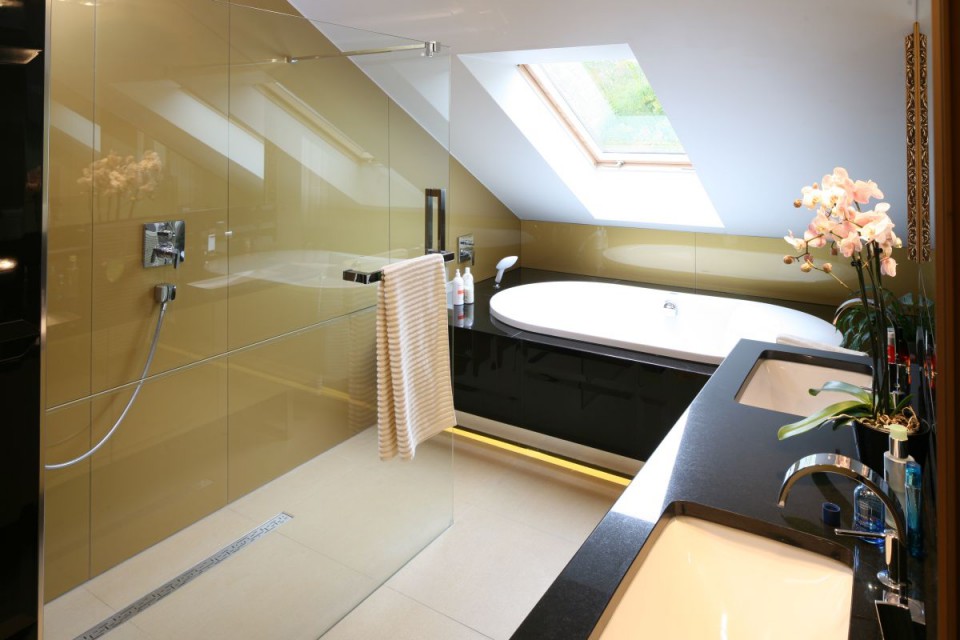 A tub looks less attractive. Which decision is the best one?